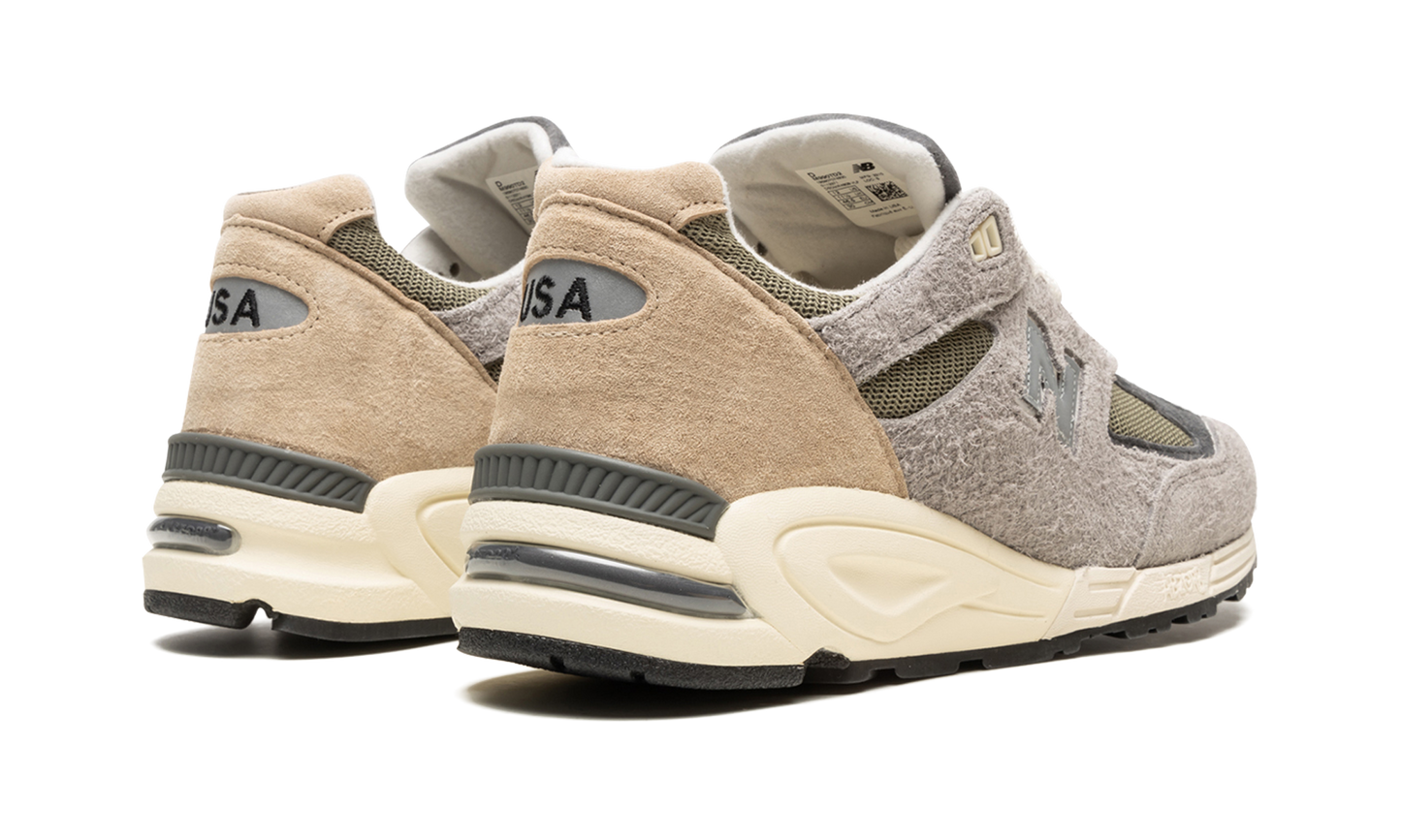 990 V2 "Made In USA - Teddy Santis"