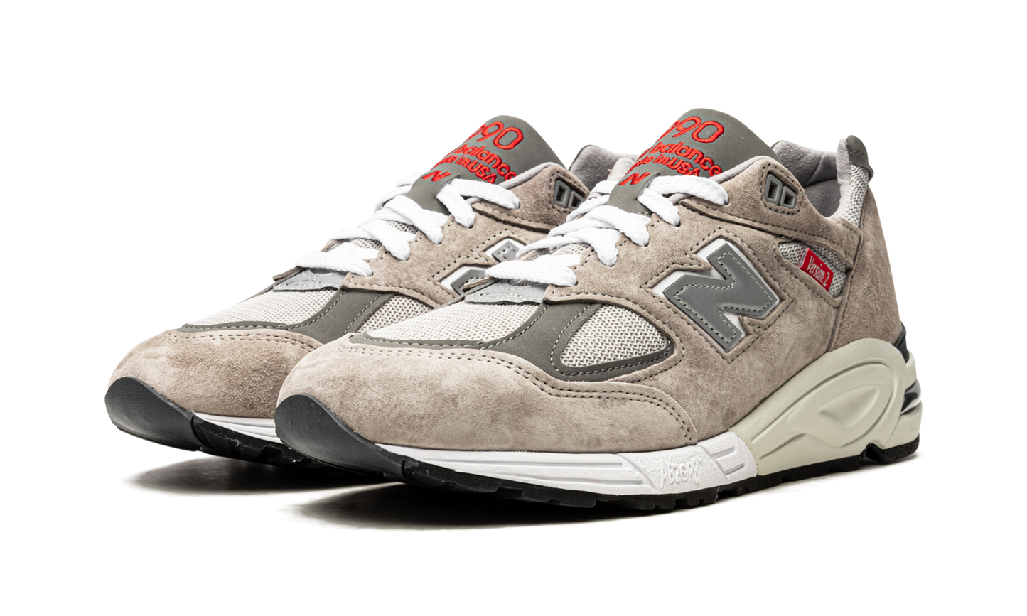 Made in US 990 v2 "Grey / Red"