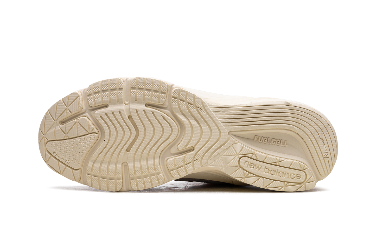 990v6 "Kith - Madison Square Garden - Knicks"