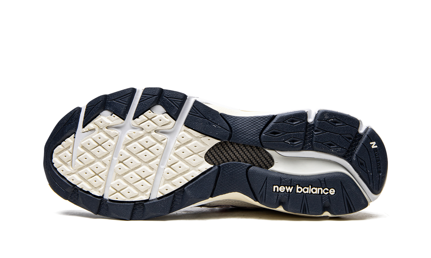 990 v3 "Kith Daytona"