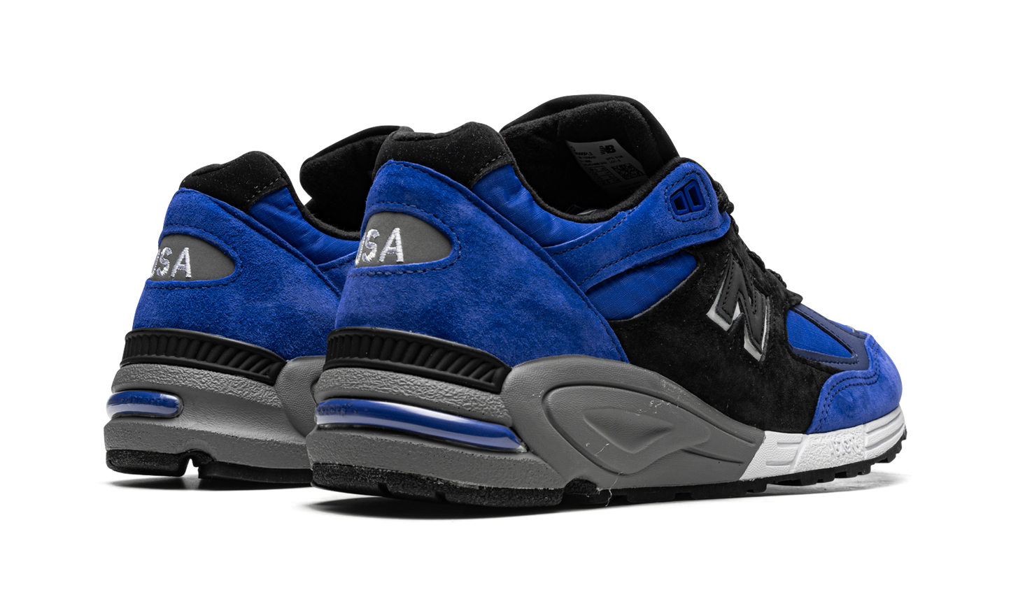 990v2 "Blue/Black"