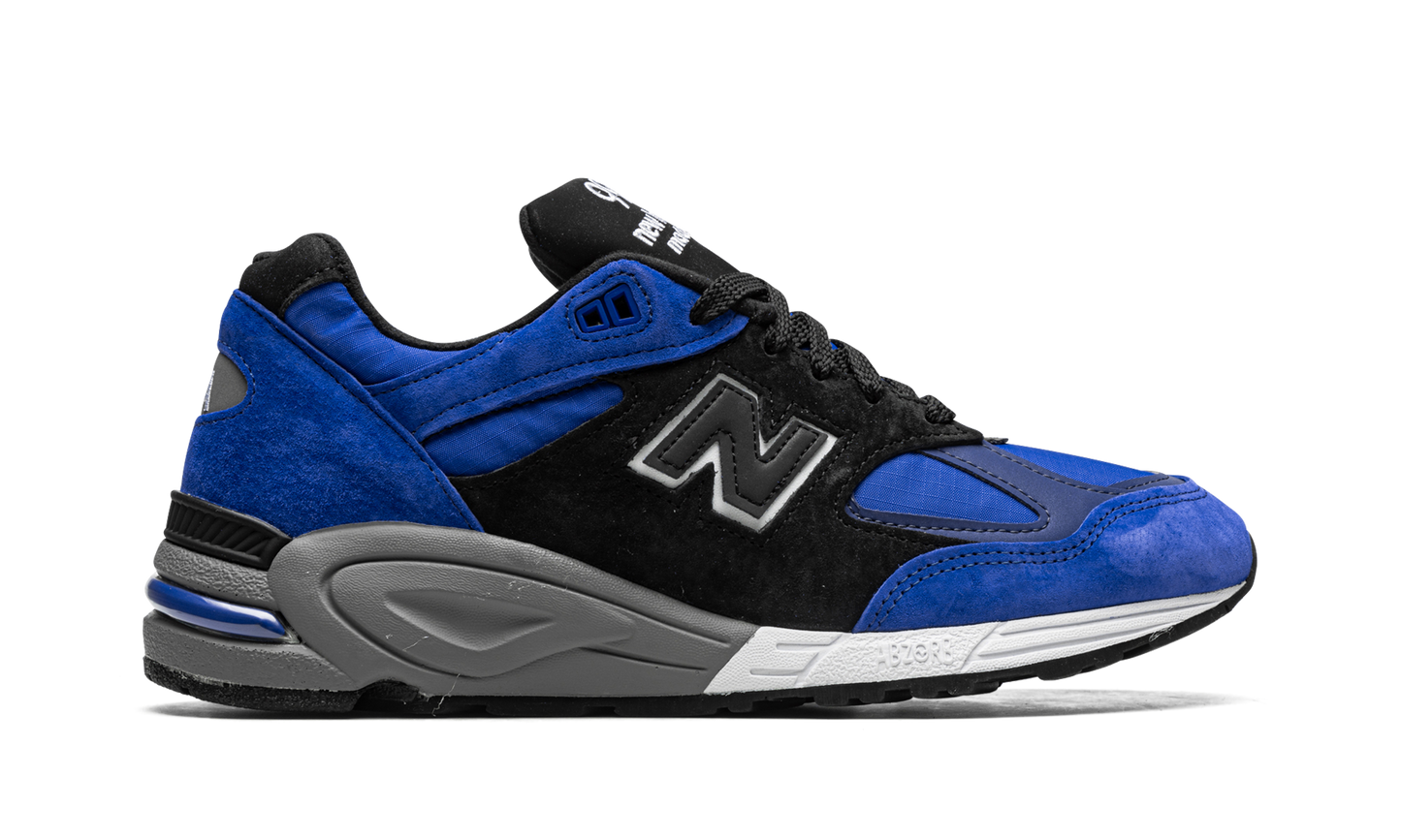 990v2 "Blue/Black"