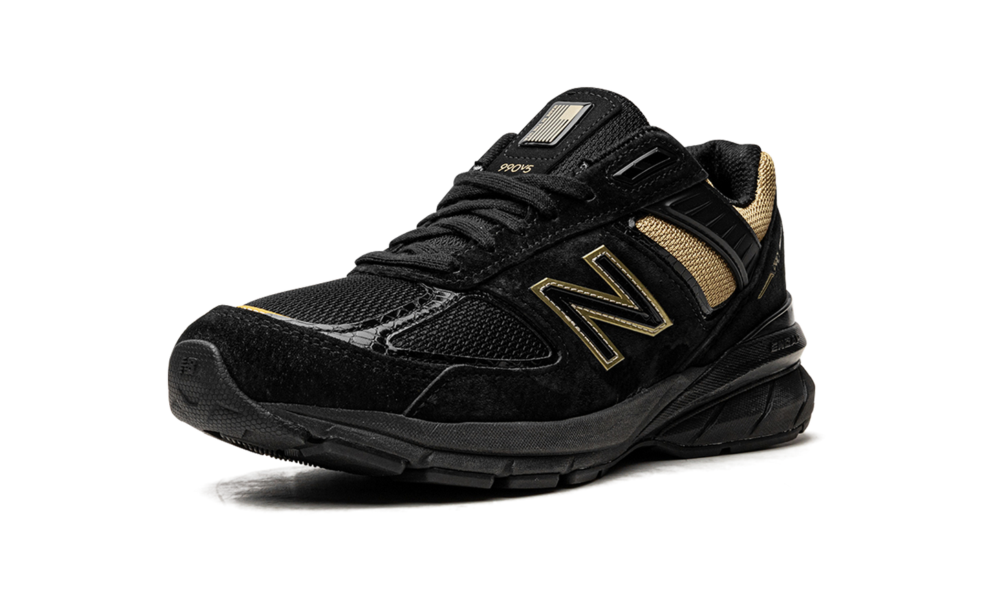 990v5 "Black / Gold"