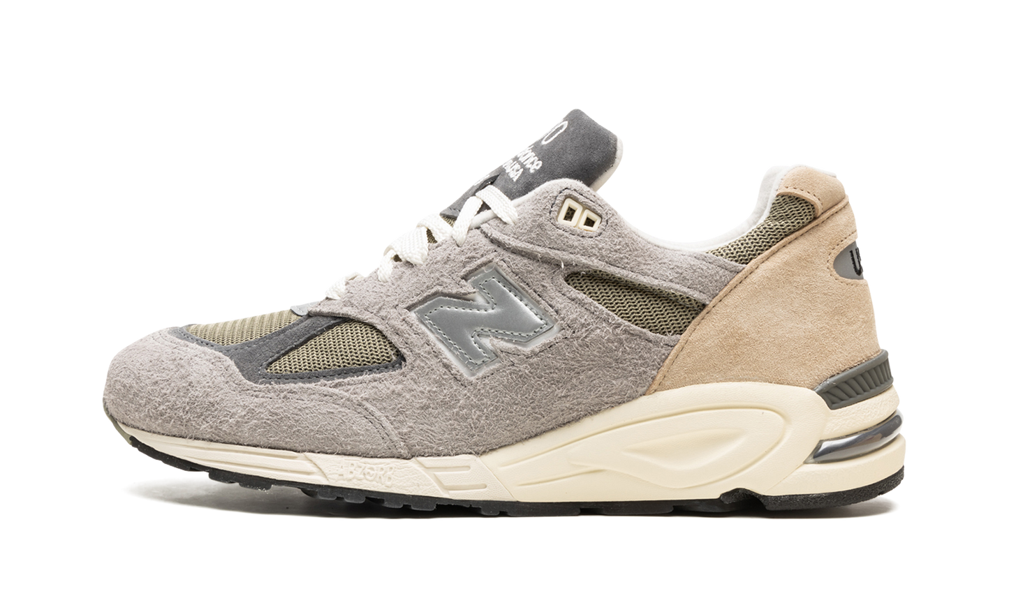 990 V2 "Made In USA - Teddy Santis"