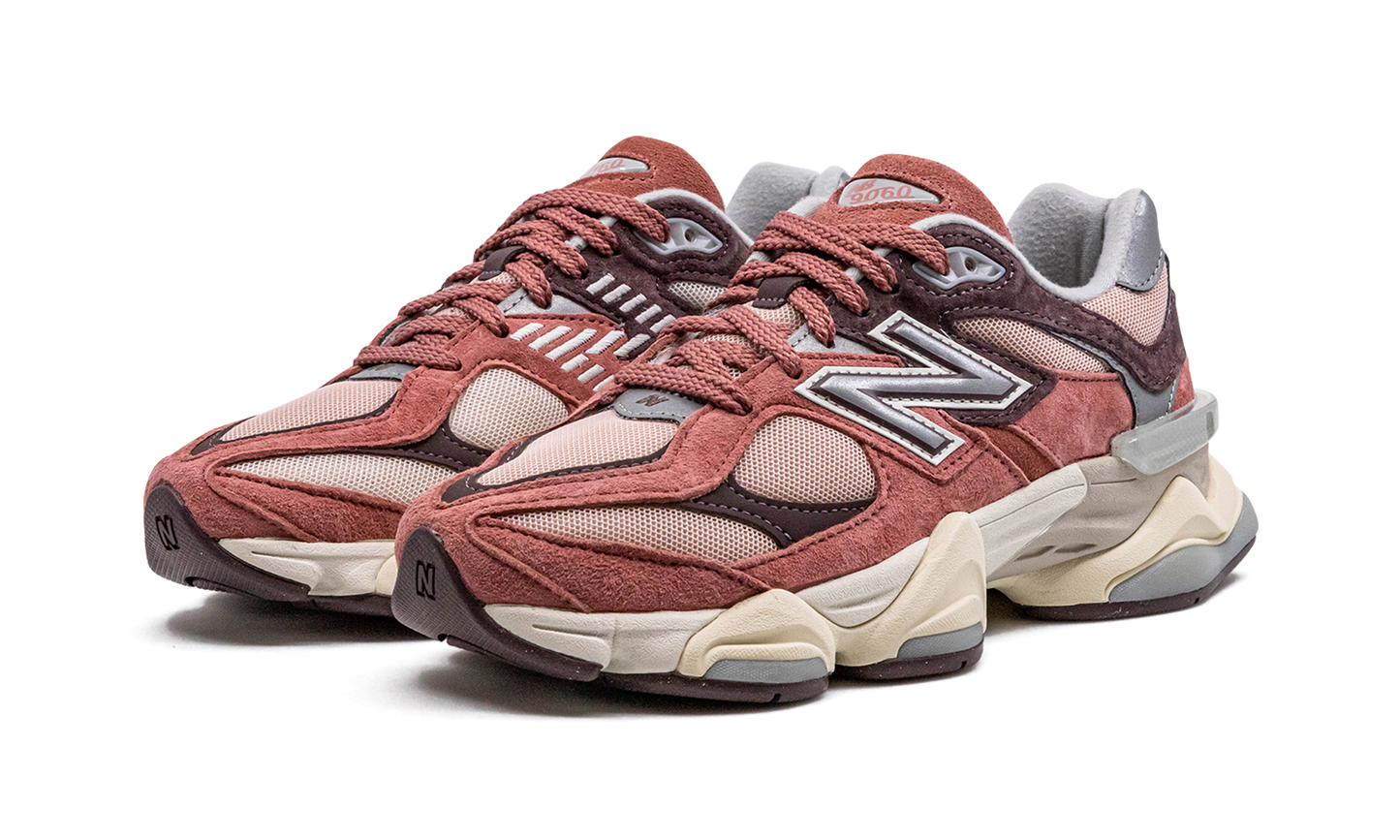 9060 "Mineral Red/Truffle"