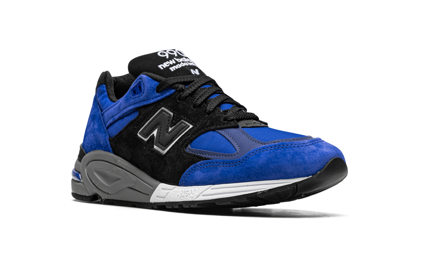 990v2 "Blue/Black"