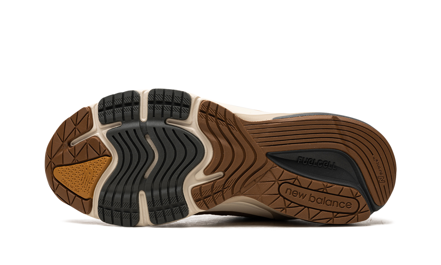 990v6 "Carhartt - Sculpture Center"