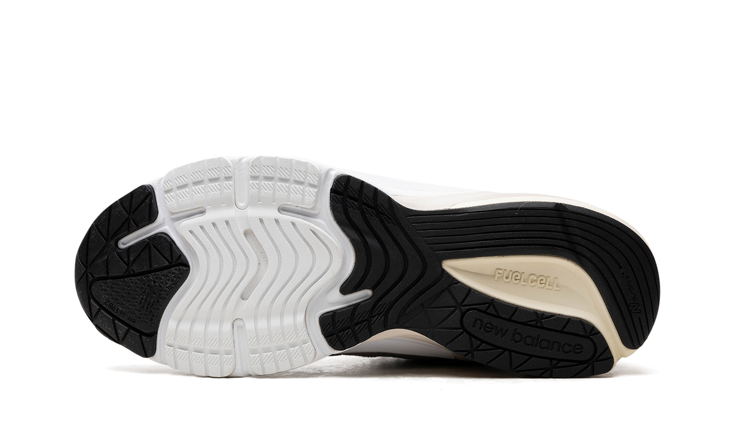 990v6 "Made in USA - Grey Day"