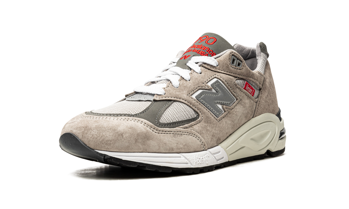 Made in US 990 v2 "Grey / Red"