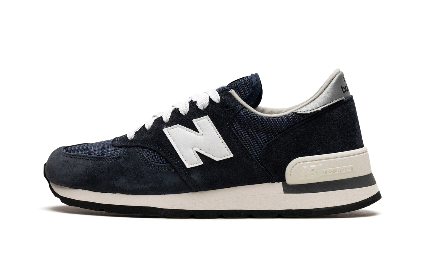 990 v1 "Navy / White"