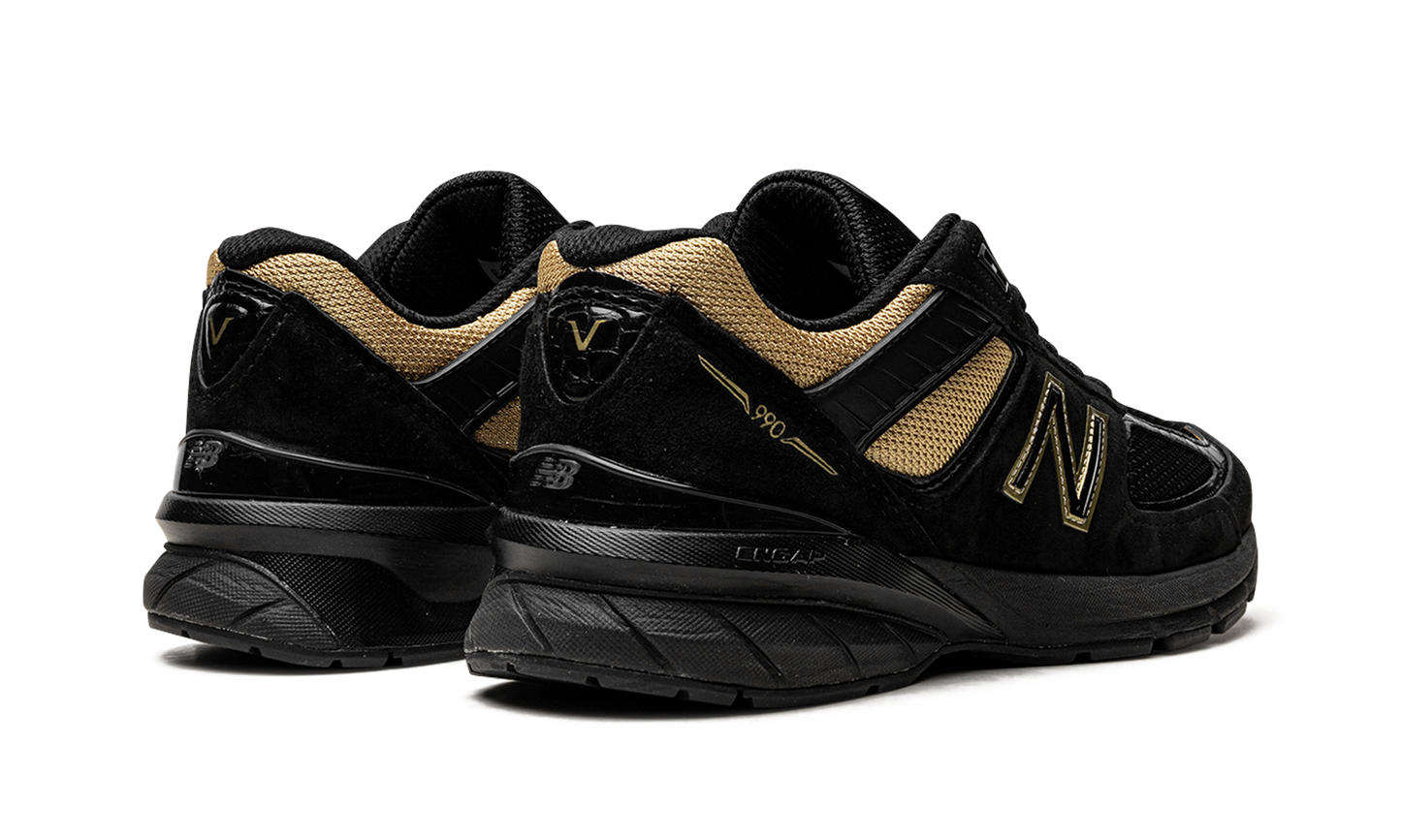 990v5 "Black / Gold"