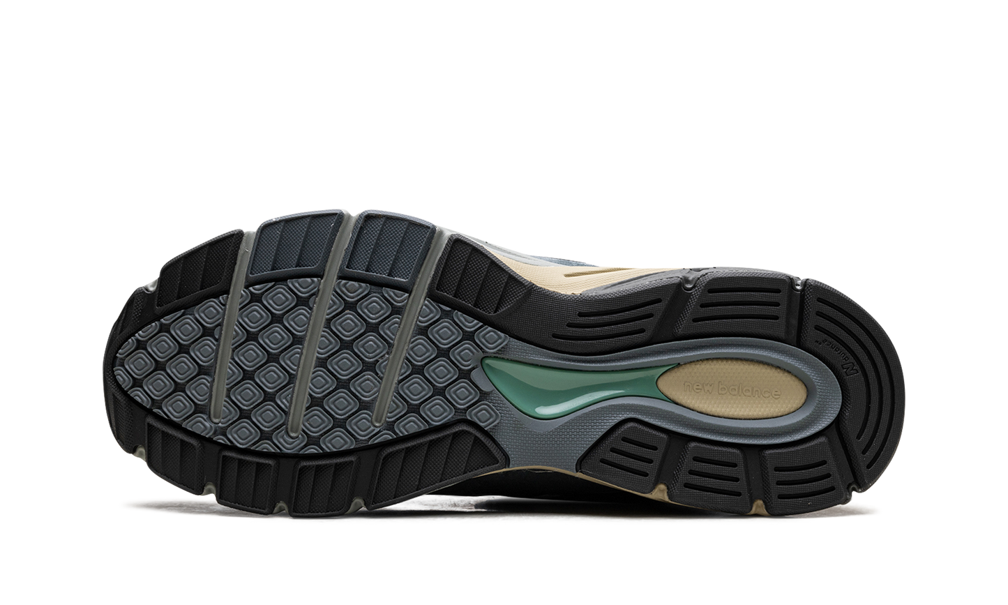 990v4 "AURALEE - Dusty Blue"