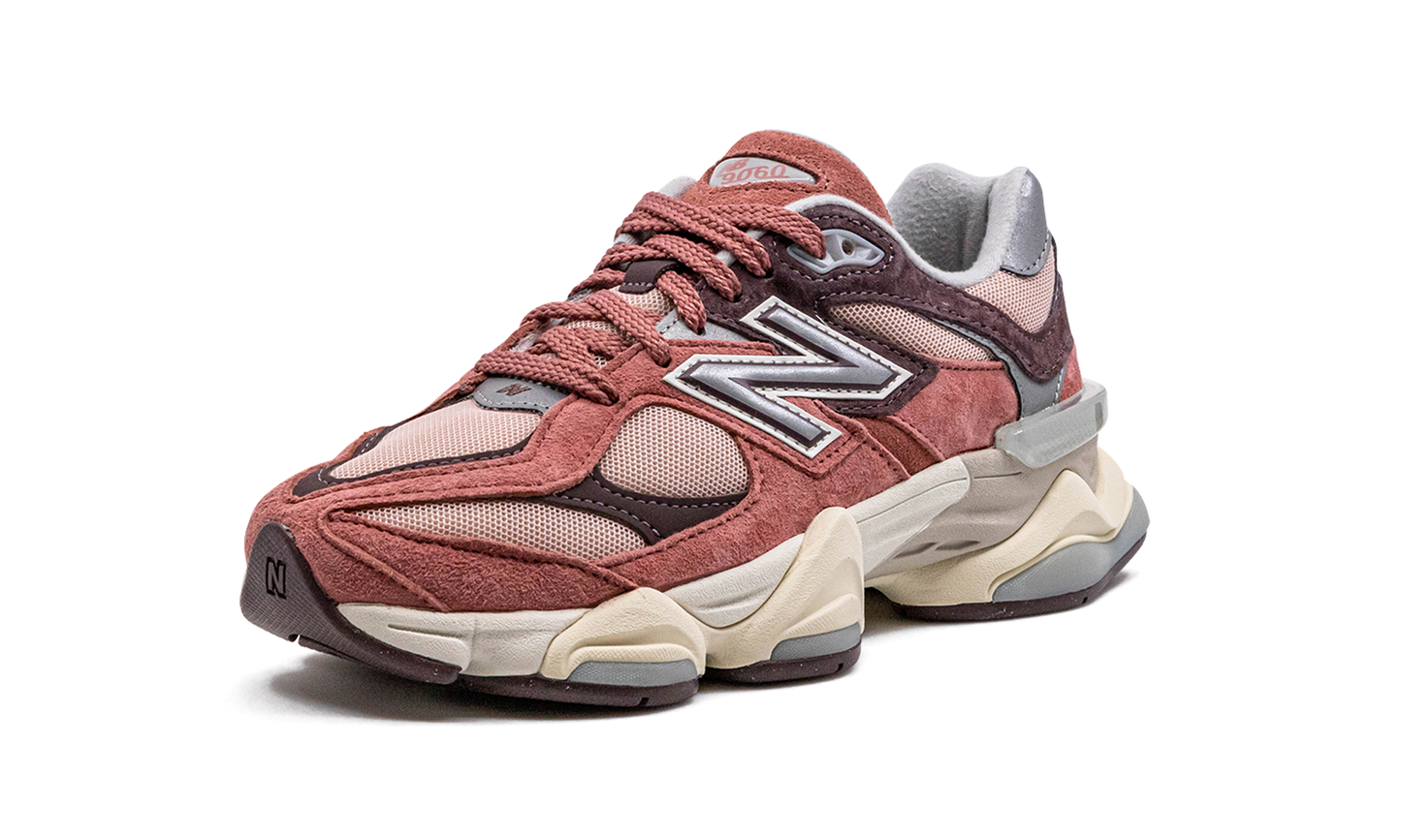 9060 "Mineral Red/Truffle"