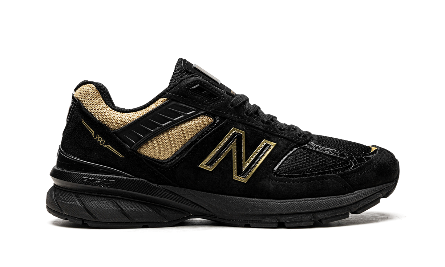 990v5 "Black / Gold"