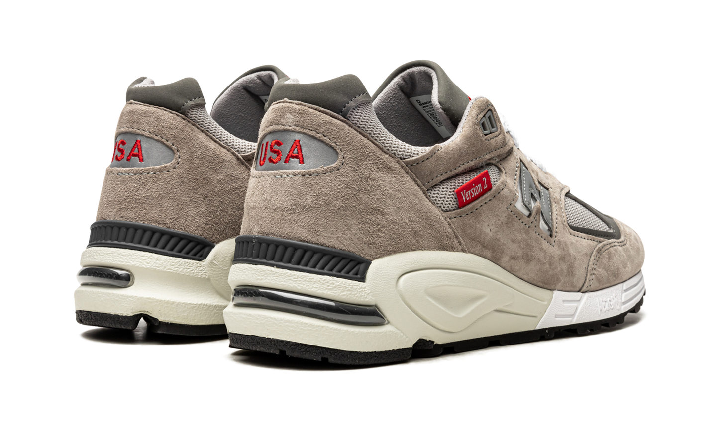 Made in US 990 v2 "Grey / Red"