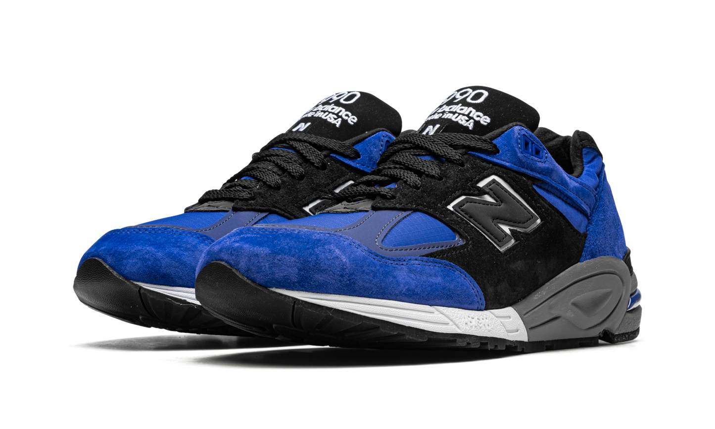 990v2 "Blue/Black"