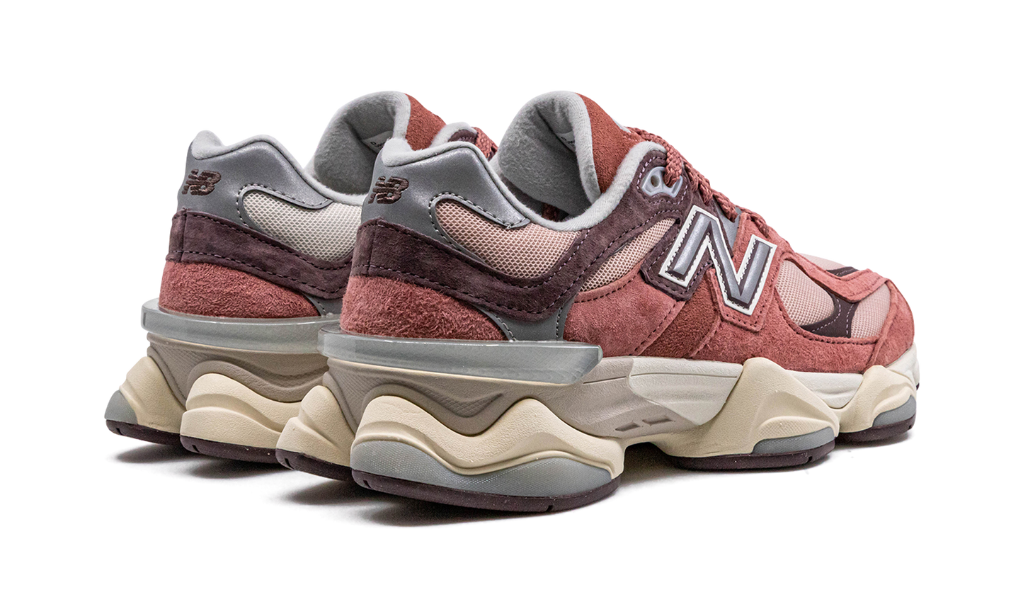 9060 "Mineral Red/Truffle"