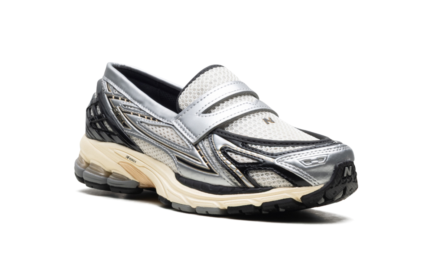 1906L "Silver Metallic Cream"