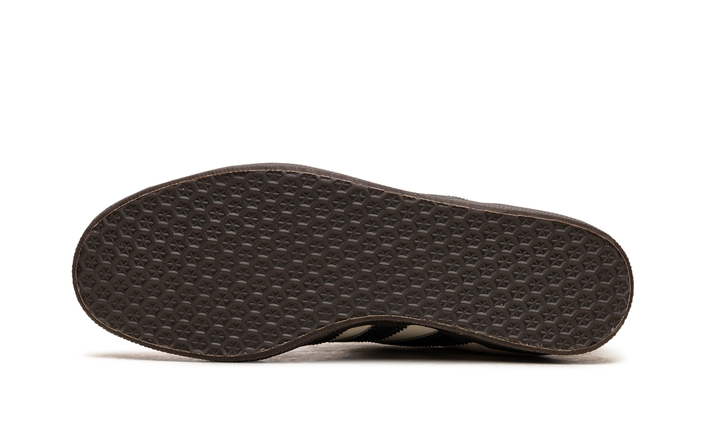 Gazelle "Off White Black Gum"