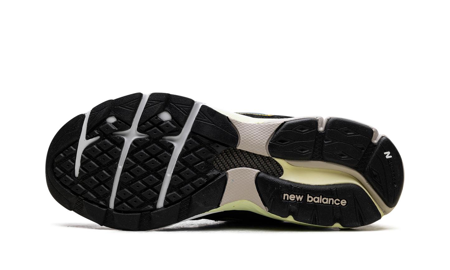 990v3 "Black / Green"