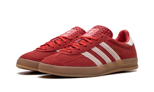 Gazelle Indoor "Scarlet Crochet"