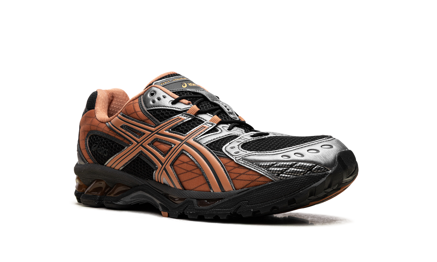 GEL-Nimbus 10.1 "Black Rust Orange"