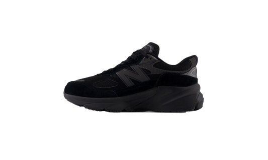 990v6 GS "Triple Black"