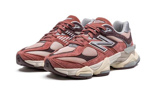 9060 "Mineral Red/Truffle"