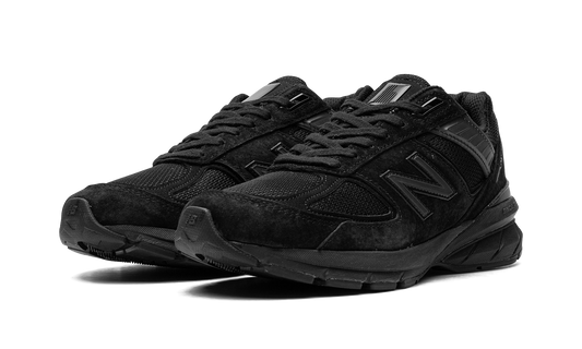 990v5 "Made in USA Triple Black"