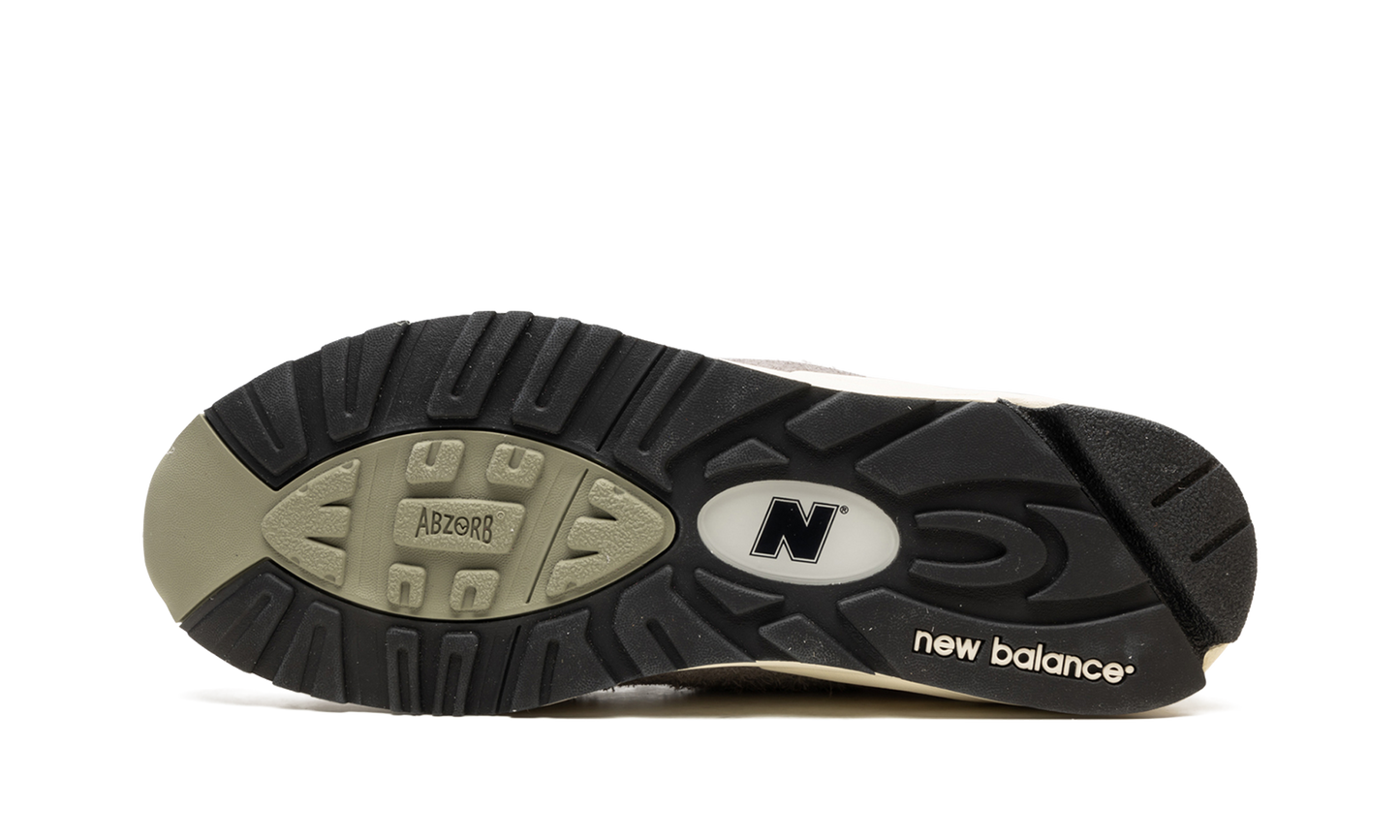990 V2 "Made In USA - Teddy Santis"
