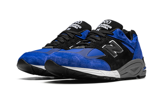 990v2 "Blue/Black"