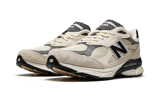 990 V3 "Teddy Santis - Moonbeam"